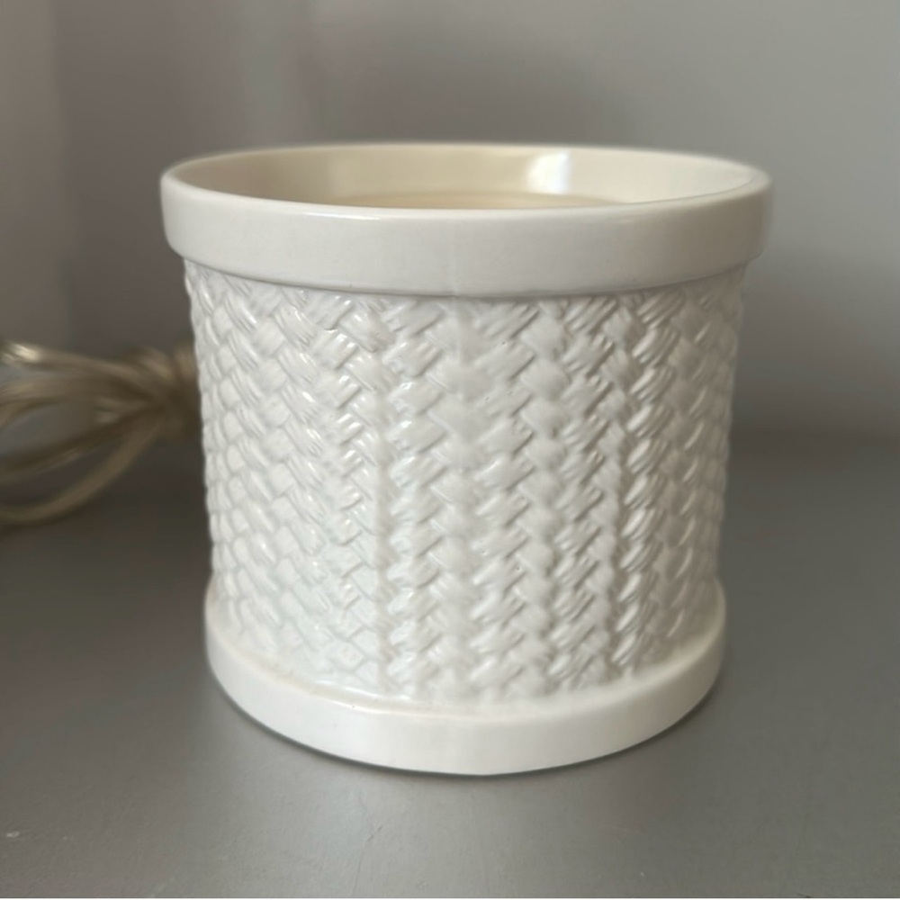 Gently used Yankee Candle ceramic plug in electric candle warmer